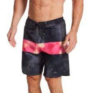 NWT!! Quiksilver Highlite Arch 19" Mens Boardshorts Size 30
